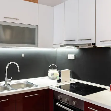 Queens Apartment *